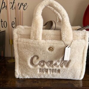 ⭐️⭐️RESERVED⭐️⭐️⭐️Viral Coach Sherpa Cargo Tote- Cream- NWT